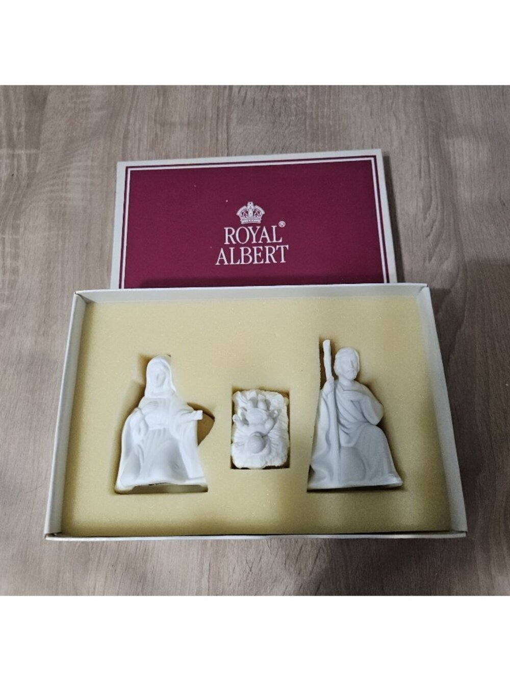 Royal Albert Doulton 1998 Nativity Mary Joseph Baby Jesus White In Box Christmas